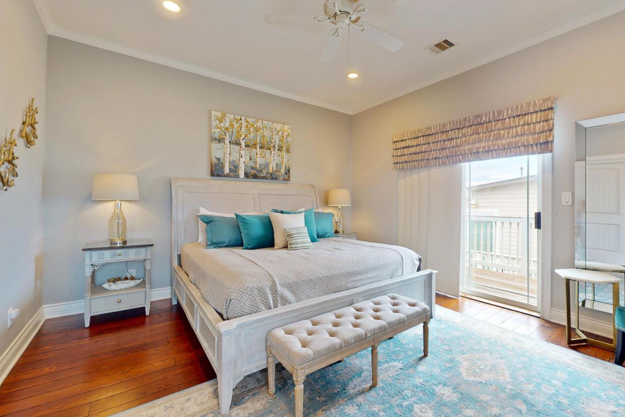 The Beachy & Charming Whale Galveston Rom bilde