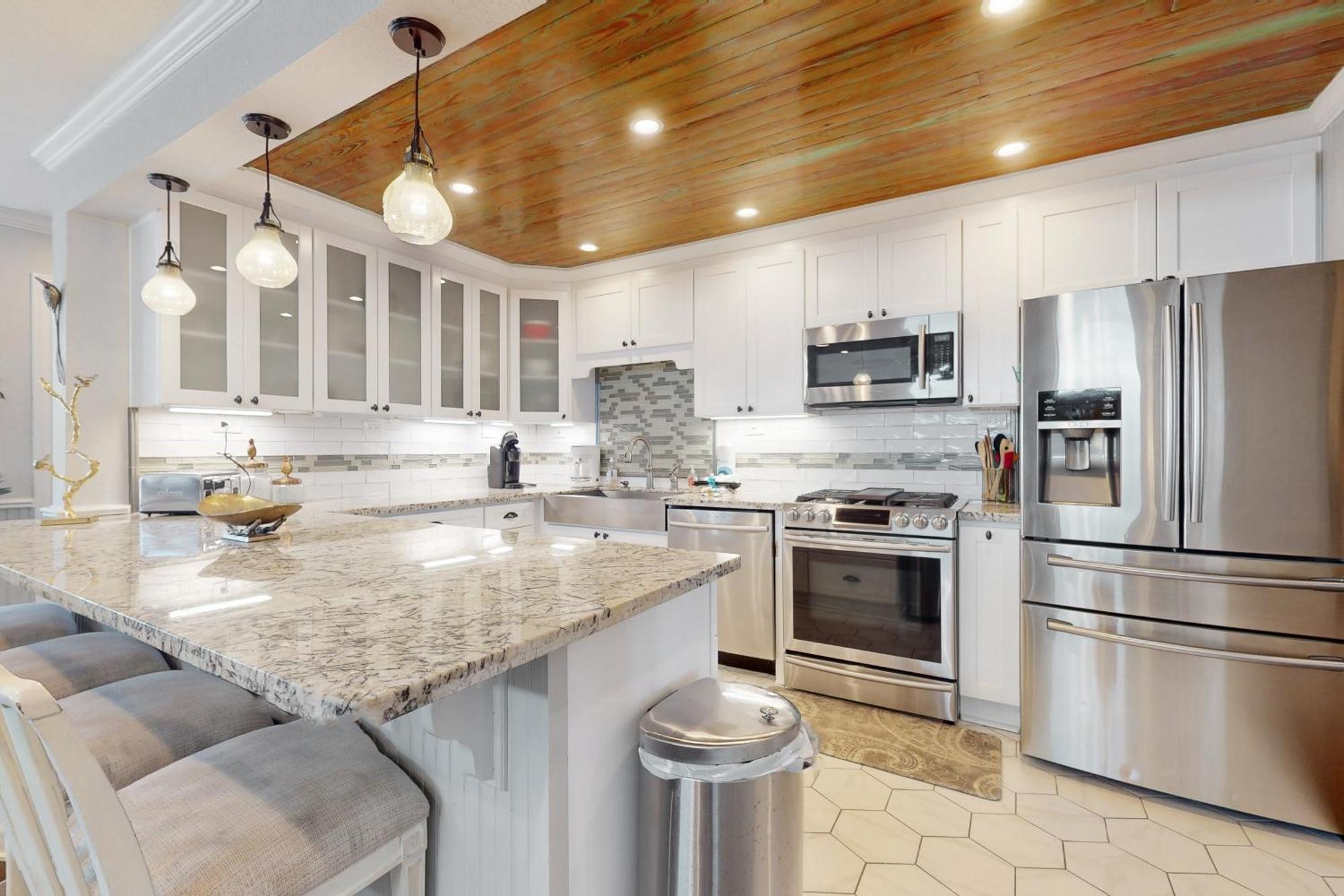 The Beachy & Charming Whale Galveston Rom bilde